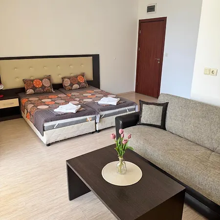Къща за гости Kremena In Sv With Swimming Pool Свети Влас